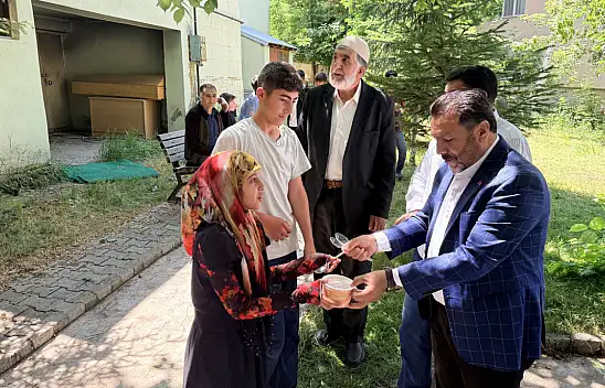 Başkan Ülgay Kur'an kursu öğrencilerine aşure ikram etti
