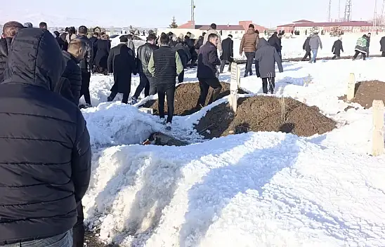 Bıçaklı saldırıda hayatını kaybeden Ömer Durmuş Ağrı'da defnedildi