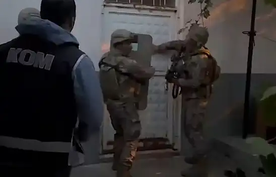 Bitlis'te sosyal medya paylaşımları takibe alınan 3 kişi tutuklandı