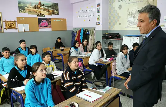 Çakan'dan Ağrılı öğrencilere mesaj: 'Kendinize inanın'