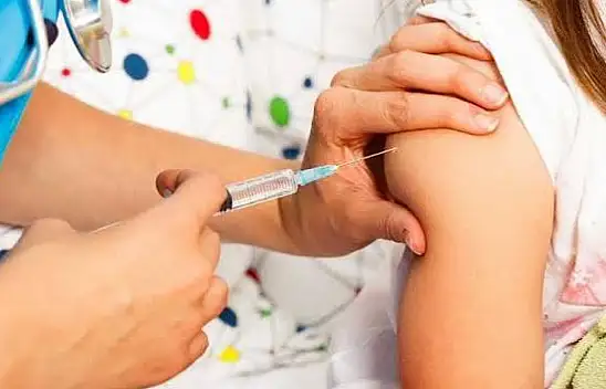 Çocukluk çağı aşıları ciddi hastalıklara karşı koruma sağlıyor