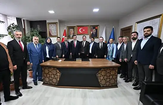 Cumhurbaşkanı Yardımcısı Cevdet Yılmaz, AK Parti Erzurum İl Başkanlığı'nı Ziyaret Etti