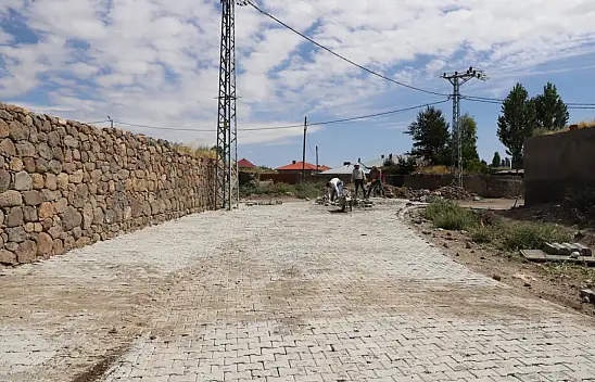 Dalbahçe Köyü 5 bin 500 metrekare parke taşına kavuşuyor