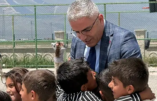 Davut Şen Mehmet Bayar İlkokulu ve Ortaokulunu ziyaret etti