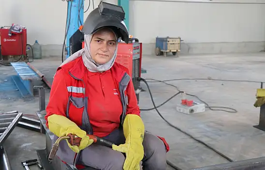 Demire 14 yaşında dokundu, 30 yılda Oltu'nun aranan ustası oldu