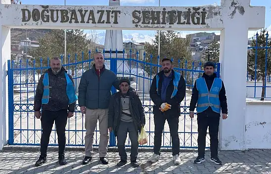 Denetimli serbestlik yükümlüleri 18 Mart'ta şehitliği temizlediler