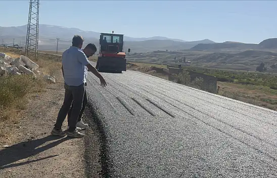 Diyadin'de 14 kilometrelik asfalt çalışması sürüyor