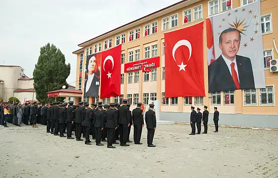 Diyadin'de Cumhuriyet Bayramı kutlamaları çelenk töreniyle başladı
