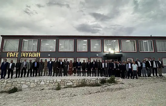 Diyadin'de duygusal veda: Kaymakam Karali Çanakkale'ye uğurlandı