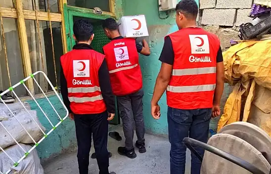 Diyadin'de Kızılay yardımları ihtiyaç sahiplerine ulaştırılıyor