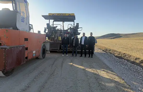 Diyadin'de köy yolları yenileniyor, talepler sahada dinleniyor