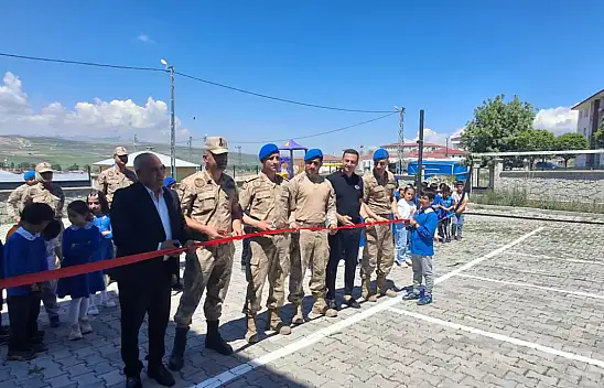 Diyadin'de öğrencilere yeni spor alanları kazandırıldı