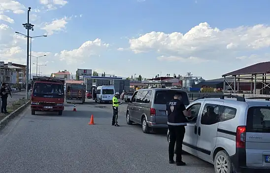 Diyadin'de yaz denetimleri sıkılaştı: Binlerce kişi ve araç kontrol edildi