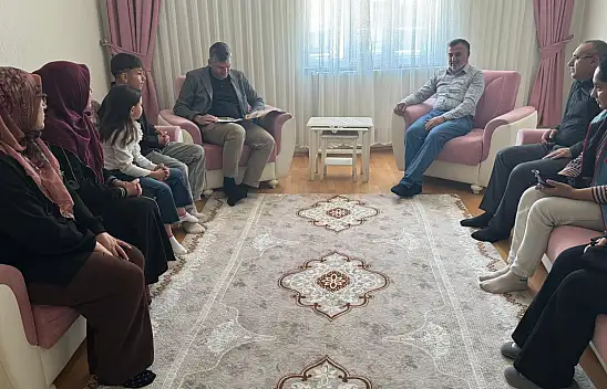 Diyadin Kaymakamı Furkan Korkusuz hane ziyaretlerini sürdürüyor