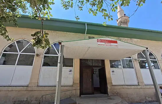 Doğubayazıt'ın 71 yıllık Merkez Mehmet Bayazıt Camii yenilendi