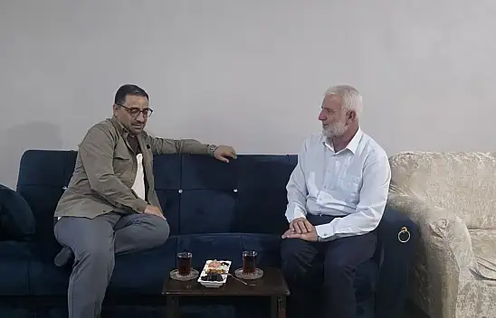 Doğubayazıt Müftüsü Demirkaynak hacdan dönen Abdullah Emengen'i ziyaret etti