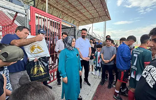 Doğubayazıt'ta 250 öğrenciye forma ve spor ayakkabısı desteği
