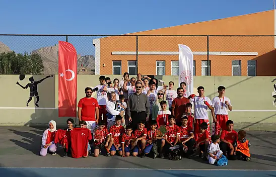 Doğubayazıt'ta AGAH Projesi'nde başarılı sporcular ödüllendirildi