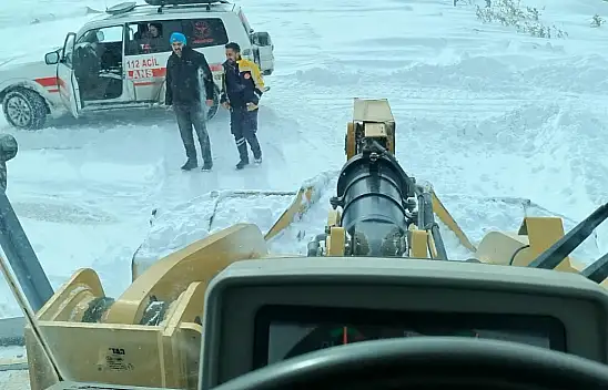 Doğubayazıt'ta ambulansların ulaşamadığı köylere İlçe Özel İdaresi yetişti