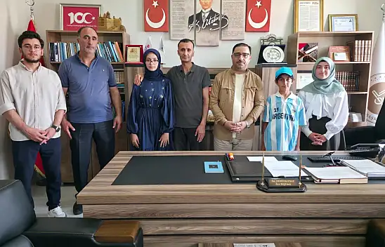 Doğubayazıt'ta büyük gurur: Türkiye derecesi yapan öğrenci umre ödülü kazandı