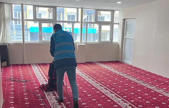 Doğubayazıt'ta camiler yükümlüler tarafından temizlendi