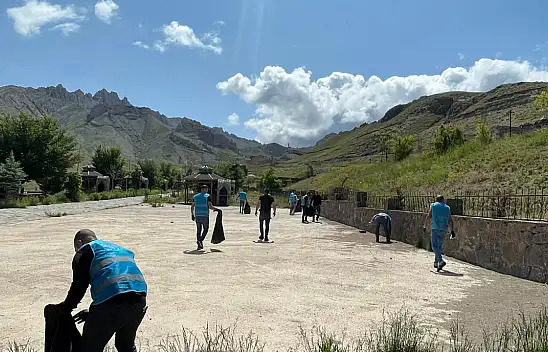 Doğubayazıt'ta Çevre Günü yükümlülerin örnek davranışı ile anlam kazandı