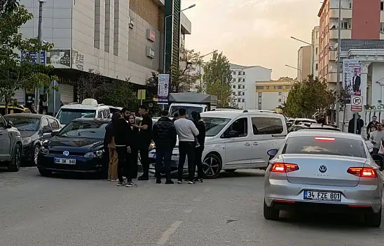 Doğubayazıt'ta korkutan kaza: İki araç çarpıştı