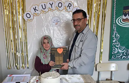 Doğubayazıt'ta Kur'an sevinci: Kur'an-ı Kerim'e geçen kursiyerlere anlamlı hediye