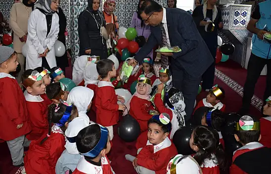 Doğubayazıt'ta minik eller Filistin için duaya açıldı