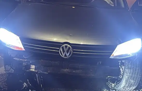 Doğubayazıt'ta peş peşe kazalar! Otomobil refüje savruldu