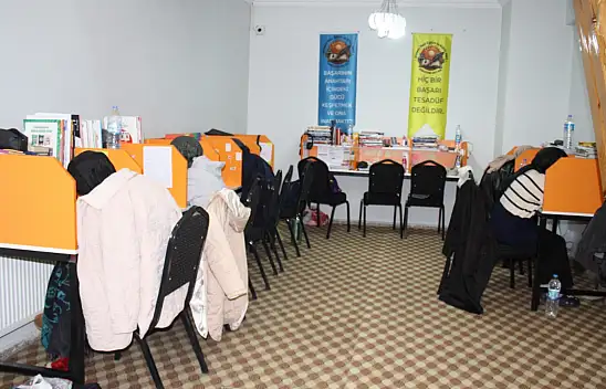 Doğubayazıt'ta ücretsiz okuma salonu gençler için umut oldu