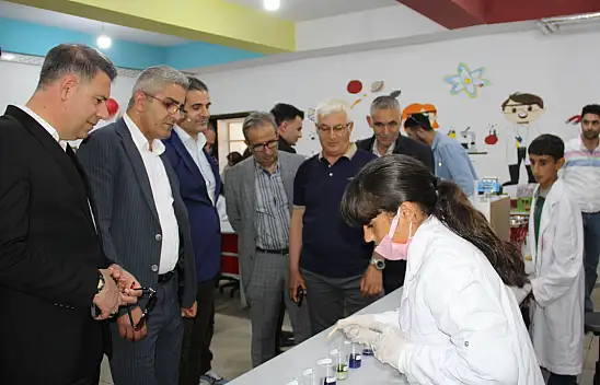 Doğubayazıt'ta yeni kütüphane ve fen laboratuvarı öğrencilerin hizmetinde