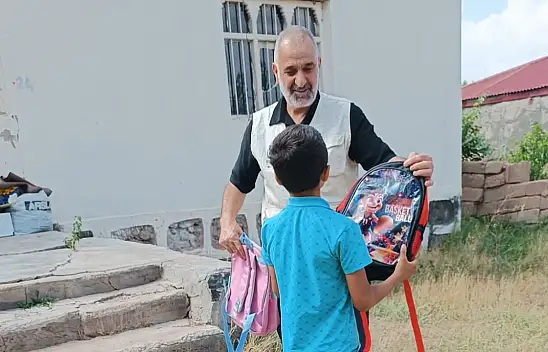 Doğubayazıt'ta yetim ve ihtiyaç sahibi öğrencilere kırtasiye desteği
