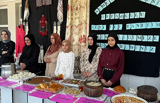 Doğubayazıt'ta yıl sonu sergisi büyük ilgi gördü