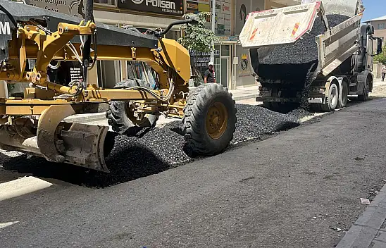 Doğubayazıt'ta yollar yenileniyor: Çalışmalar mahalle mahalle ilerliyor
