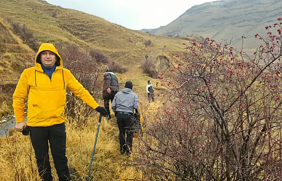 Doğubayazıtlı doğaseverler bu hafta Gökkuşağı Tepeleri'nde yürüdü