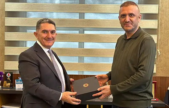 Ekrem Çelebi bayramı hemşerileriyle geçiriyor