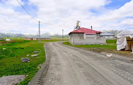 Eleşkirt'in Salkımlı köyünde parke taşı çalışması tamamlandı
