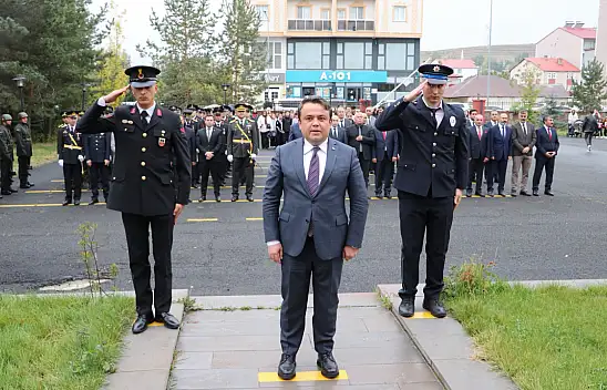 Eleşkirt'te Cumhuriyet Bayramı kutlamaları çelenk töreniyle başladı