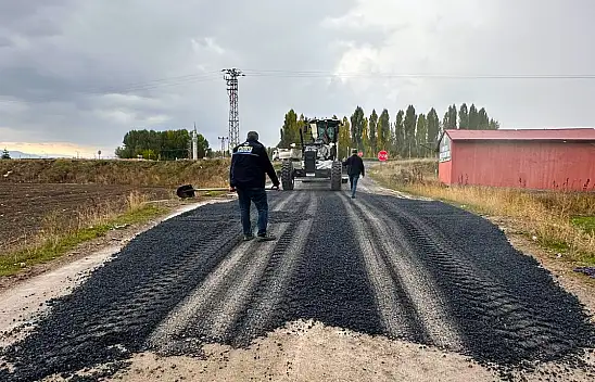 Eleşkirt'te iki köy yolunda asfalt çalışması başladı