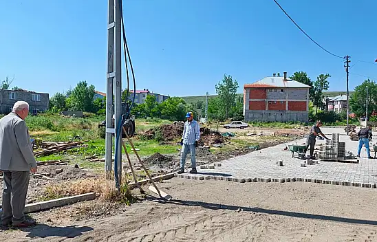 Eleşkirt'te Lozan Mahallesi'nin yolları yenileniyor
