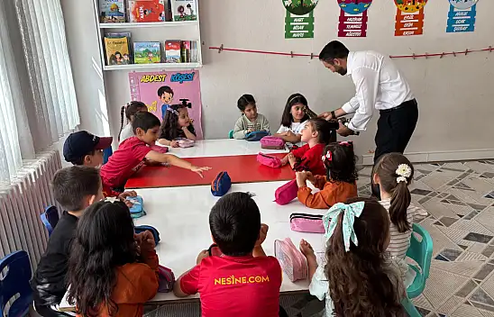 Eleşkirt'te minik öğrencilere Müftü Salı'dan sürpriz