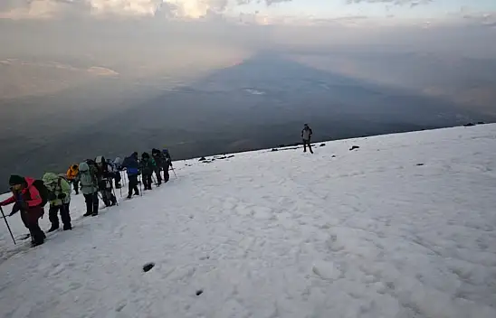 Ermeni dağcılar iki zirveyi de fethetti! Büyük ve Küçük Ağrı Dağı'nı başarıyla tamamladılar