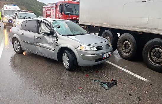 Erzurum'da 4 araç birbirine girdi: Yol trafiğe kapandı