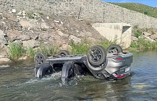 Erzurum'da Dereye Yuvarlanan Otomobilde 3 Kişi Can Sundurdu