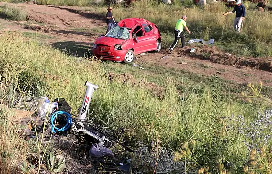 Erzurum'da feci kaza: otomobil paramparça oldu, 3 kişi yaralandı