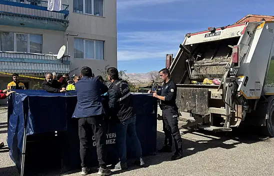 Erzurum'da feci ölüm! Çöp kamyonunun altında kaldı