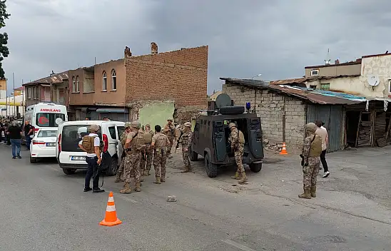 Erzurum'da iki grup arasında silahlı kavga: 1'i polis 11 yaralı