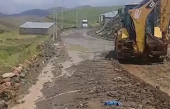 Erzurum'da sağanak sele dönüştü