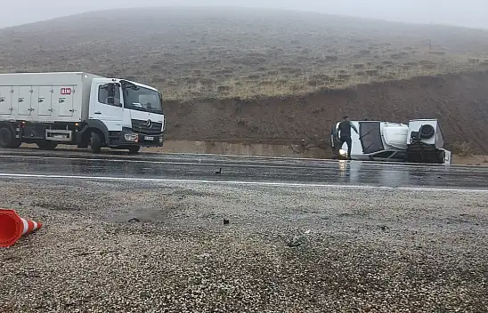 Erzurum'da sisli yolda iki araç çarpıştı, 1'i ağır 2 yaralı